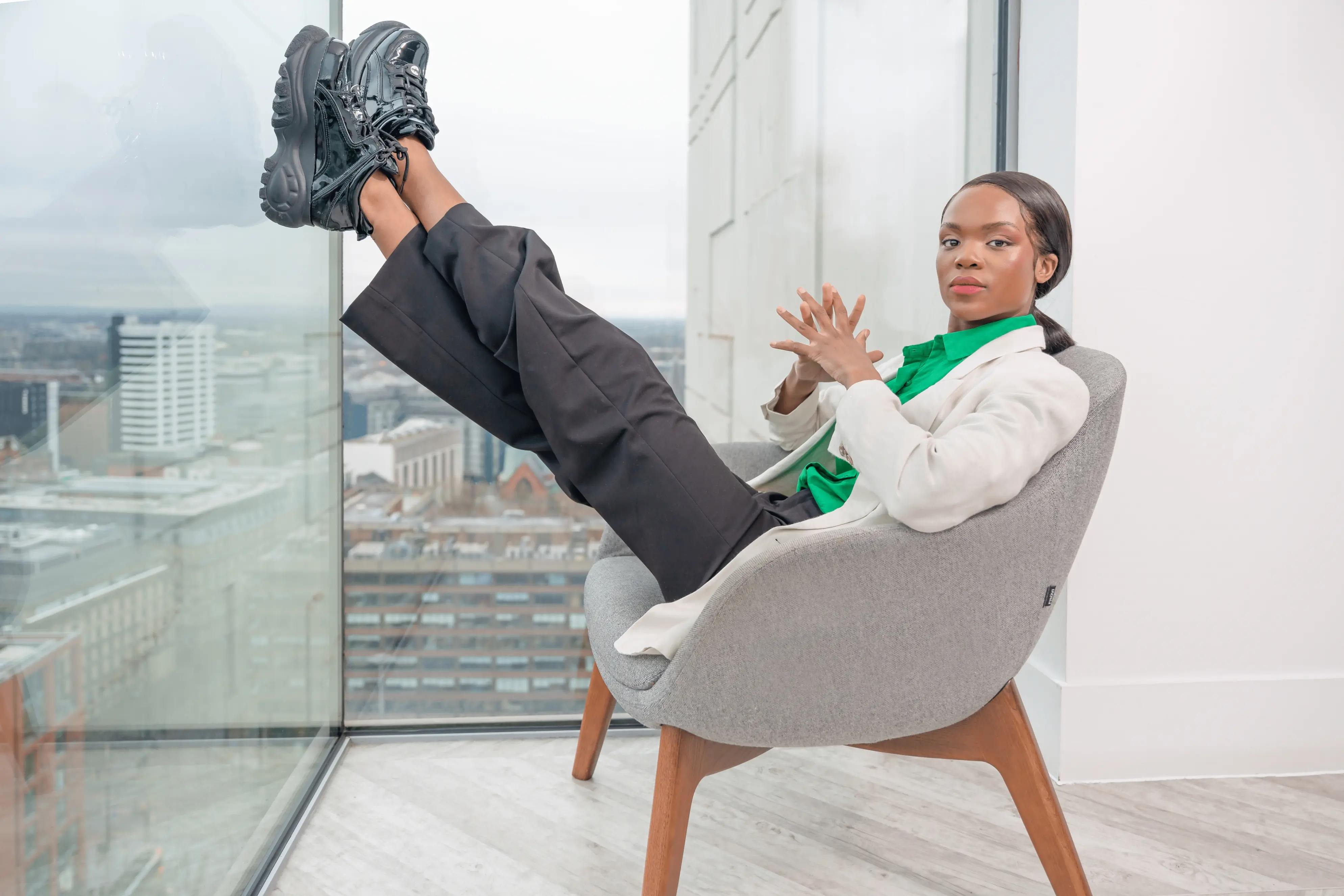 Woman siting in chair